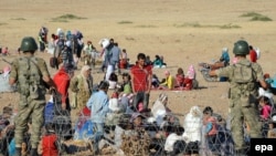 Беженцы из Сирии на границе с Турцией. 19 сентября 2014 года.
