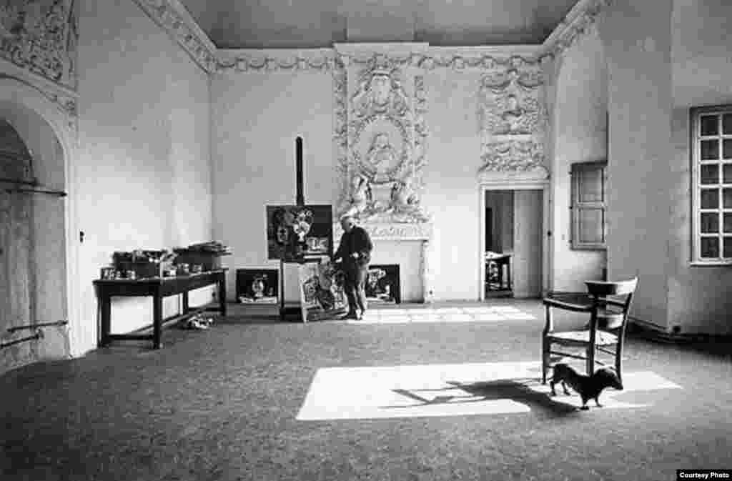 © David Douglas Duncan, Picasso/Lump and his shadow. Château de Vauvenargues, 1959 http://www.westlicht.at