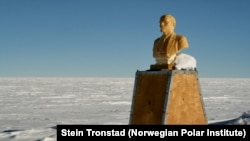 PHOTOGALLERY: The Pole Or Bust! The Loneliest (And Coldest) Lenin