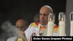 Papa Francisc cu ocazia vizitei în România