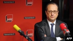 Франция президенті Франсуа Олланд France Inter радиосына сұхбат беріп отыр. Париж, 5 қаңтар 2015 жыл.