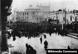 События в Одессе в 1918 или 1919 до муниципального театра во время русской революции и французской военной интервенции в Черном море.