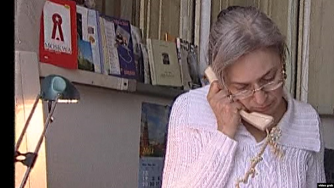 Anna, în biroul ei de la Novaïa Gazeta