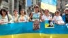 Акция протеста украинцев в Милане во время приезда президента России Владимира Путина на выставке Expo-2015. 9 июня 2015 года. 