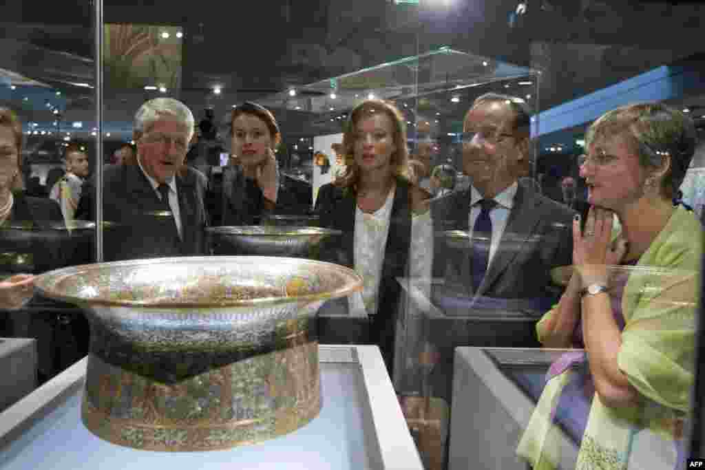 French President Francois Hollande (second from right) attended the opening, alongside his companion Valerie Trierweiler (center), Islamic Arts Department head Sophie Makariou (right), and Culture Minister Aurelie Filippetti.