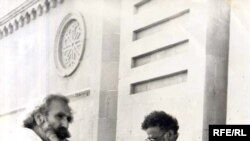 Bəlkə də həmin qrup özünü elmdə, sənətdə təsdiq etsəydi, daha yaxşı olardı?!... Kim bilir?!... 