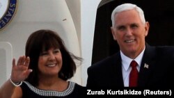 Mike Pence și soția sa Karen