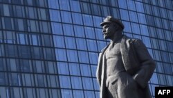 Ukrayna, Leninin heykəli