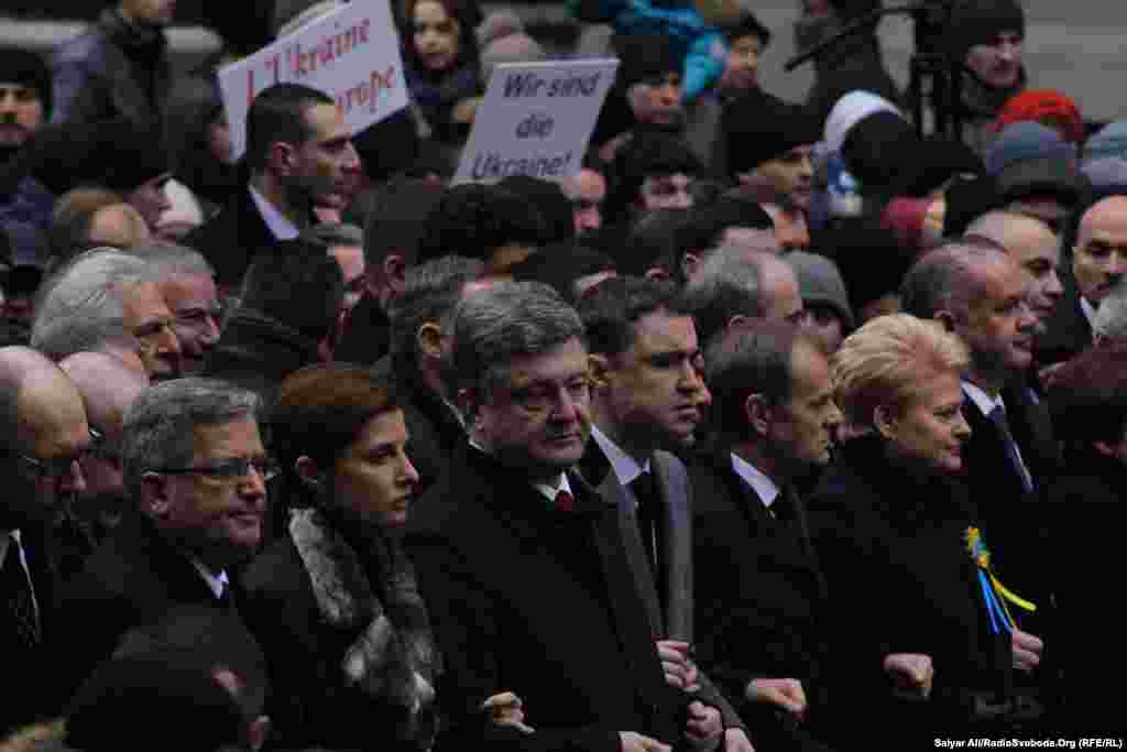 Арсений Яценюк, Петр Порошенко, премьер-министр Эстонии Таави Райвас, президент Европейского совета Дональд Туск, президент Литвы Даля Грибаускайте