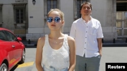 Дочь Мухтара Аблязова Мадина с супругом Ильясом Храпуновым, пасынком бывшего акима Алматы Викторы Храпунова. Экс-ан-Прованс, 1 августа 2013 года.