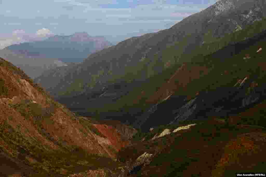 Осень в горах Алайкуу, у самой границе с Китаем. На юге Кыргызстана