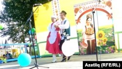  Дружино авылы сәхнәсендә татар биюе
