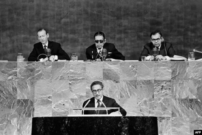 Američki državni sekretar Heniy Kisindžer obraća se u sedištu UN-a, 24. septembra 1973. godine u Nju Jorku.