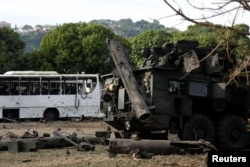 Разрушени превозни средства във военната база, ударена от САЩ по време на атаката срещу Венецуела, 3 януари 2026 г.