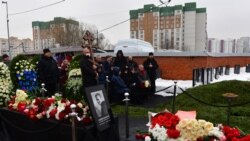 "Nuk të harrojmë": Lideri opozitar rus, Aleksei Navalny, varroset në Moskë