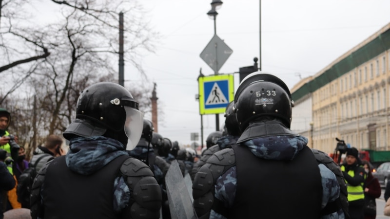 Россия: силовики потребовали от сторонников Навального 2,8 млн рублей
