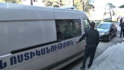 «Թղթի կույտ, աբսուրդ մեղադրանք». Սամվել Կարապետյանին ոստիկանական ավտոմեքենայով բերեցին դատարան