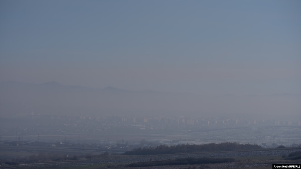 Gratë, të cilat merreshin kryesisht me gatimin, sipas anketës ishin më të ekspozuara ndaj ndotjes së ajrit të brendshëm.&nbsp; &nbsp;