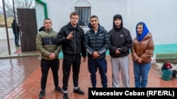 Tineri veniți la biserica din Dereneu din alte localități ale R. Moldova, duminică, 15 februarie 2026.