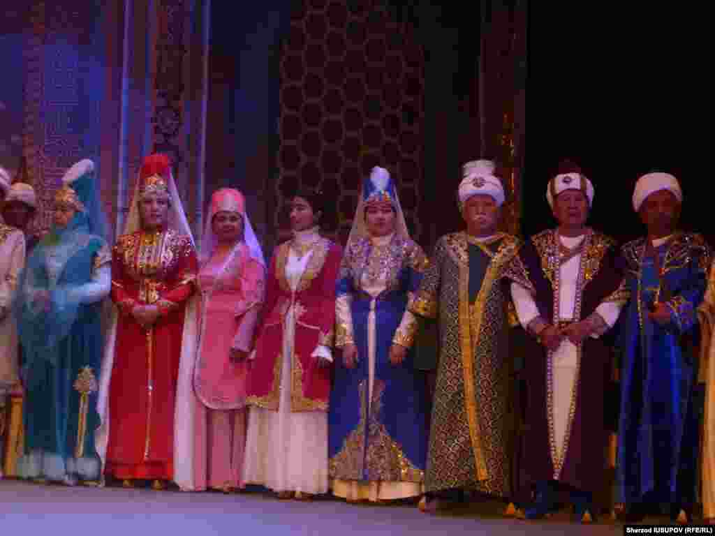 Kyrgyzstan - Osh Uzbek Theater receives assistance from Uzbekistan