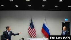 Secretarul de stat american Antony Blinken și ministrul rus de externe Serghei Lavrov s-au întâlnit prima dată în persoană la Reykjavik, Islanda, 19 mai 2021. 