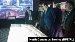 Глава Дагестана Абдулатипов в историческом парке "Россия - моя история" в Махачкале (архивное фото)