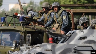 Қожайын құлдарды азаптайды секс порно