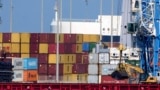 Începând cu miezul nopții de 7 august 2025 au intrat în vigoare noile taxe vamale americane care vizează peste 90 de țări.
