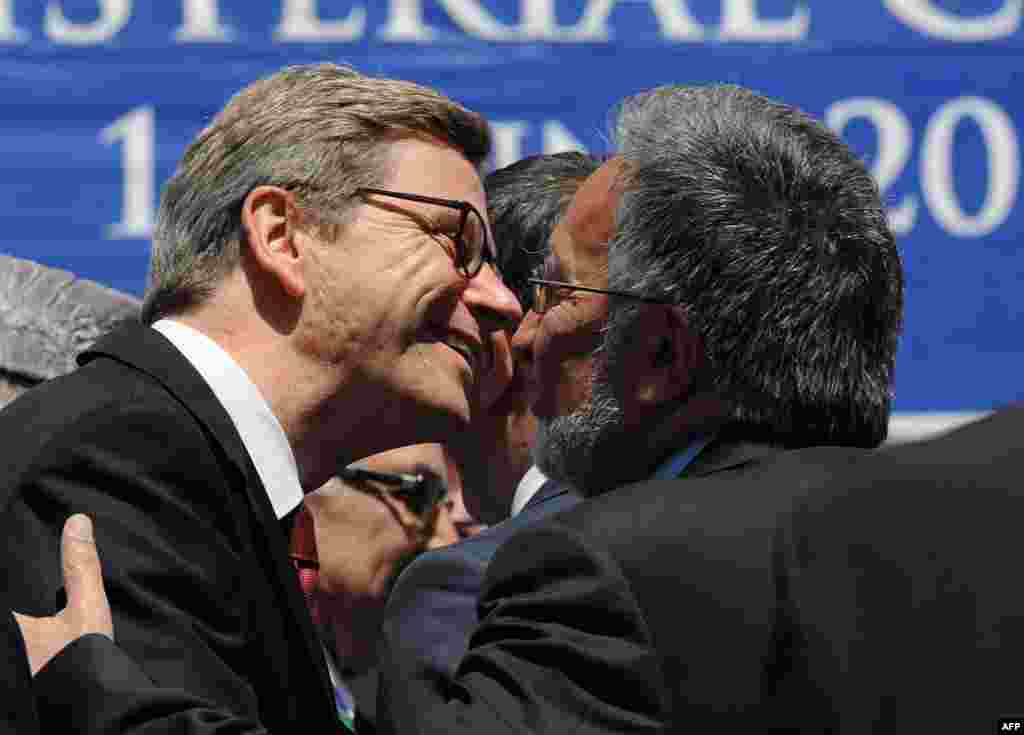 Afganistan - Njemački ministar vanjskih poslova Guido Westerwelle u susretu sa svojim afganistanskim kolegom Zalmai Rasoolom, Kabul, 14. juni 2012. 