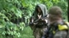 La un antrenament pentru militari străini ai Gărzii Naționale Ucrainene, în regiunea Harkov (fotografie de arhivă) 