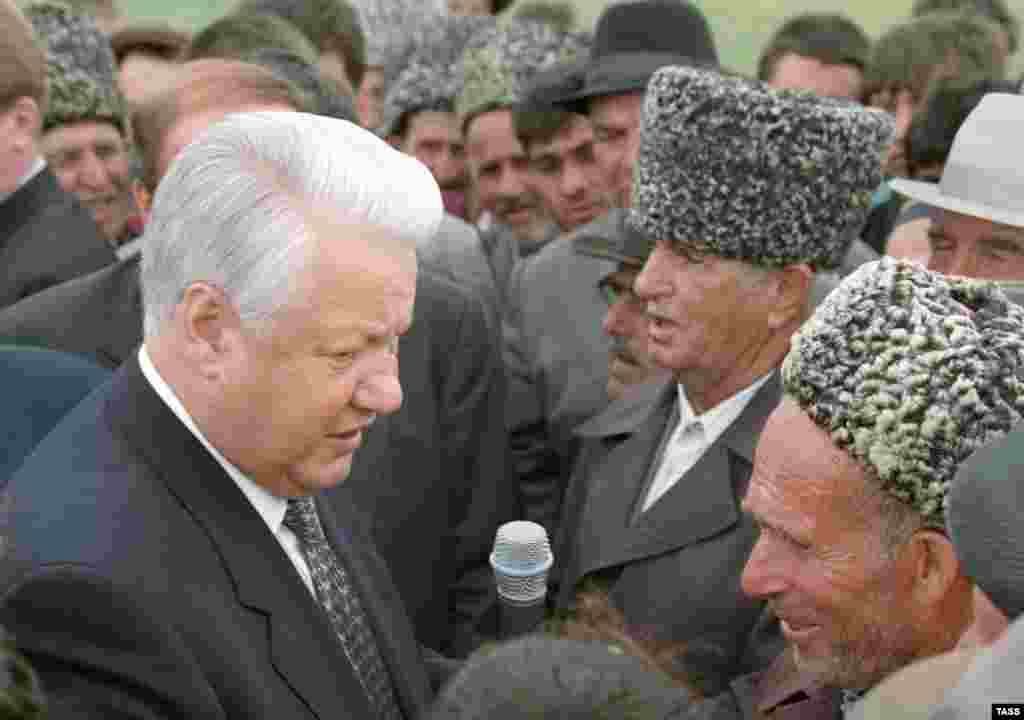 President Boris Yeltsin (left) urged the heads of Russia's republics in 1990 to "grab as much sovereignty as you can swallow." But when Chechnya's Dzhokhar Dudayev took him at his word, Yeltsin took offense, refused to negotiate a peaceful solution to the standoff, and ended up sending in the tanks.