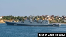 Фрегат «Адмирал Макаров» Черноморского флота РФ в Севастопольской бухте, архивное фото