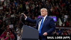 Președintele american, Donald Trump, în timpul unui discurs recent din campania „Să păstrăm America măreață”, în Winsconsin