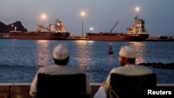 Usidreni brodovi kod Omana, na ulazu u Hormuški tjesnac koji je zatvoren za promet, 9. 3. 2026. (Ilustracija)