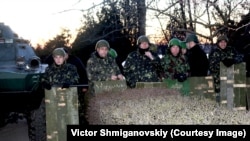 Украинские военные в осаде. Фото из личного архива Виктора Шмыгановского