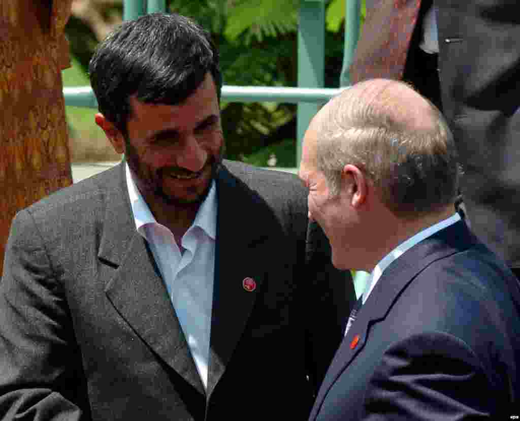 Махмуд Ахмадзінэжад і Аляксандар Лукашэнка на Саміце Руху недалучэньня ў Гаване, 15 верасьня 2006 году