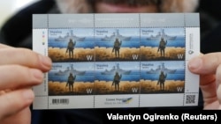 Станом на ранок 20 квітня було продано близько 700 тисяч поштових маркок «Русскій воєнний корабль, іді ...! Героям слава!»