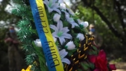 «Його наречена була Україна»: на Донеччині в останню путь провели українського воїна (відео)