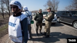 Спостерігачі ОБСЄ в селищі Широкине, 25 березня 2015 року