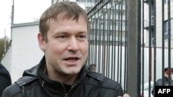 Leonid Razvozzhayev speaks to journalists outside the police investigators' offices in Moscow on October 11.