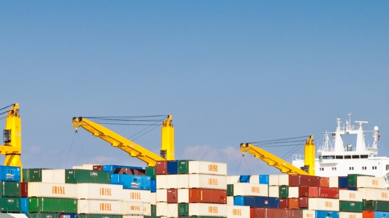 Порт Роттердама приостановил контейнерные перевозки в Россию и из нее