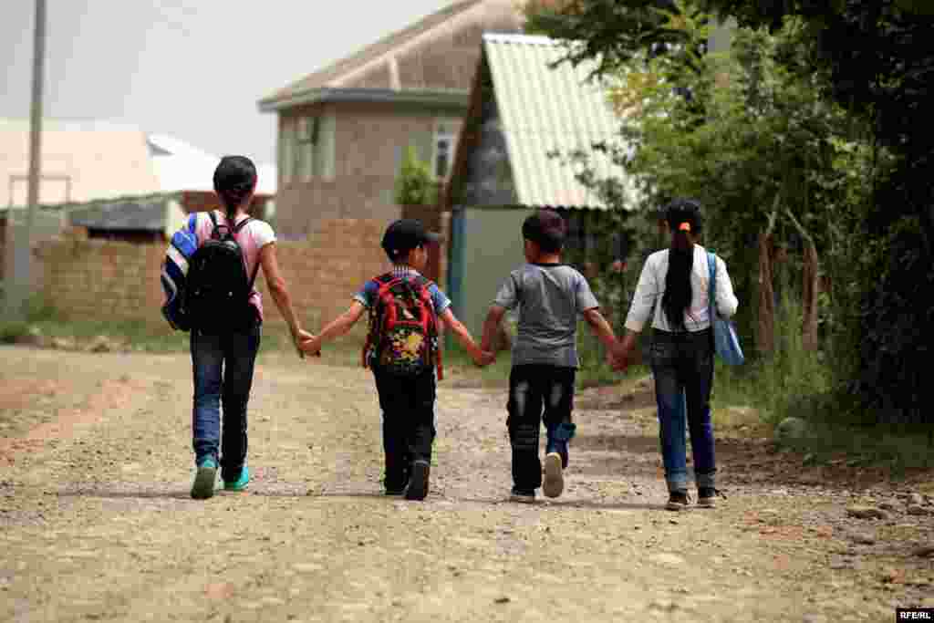 Ucqarlarda bəzi məktəblər #32