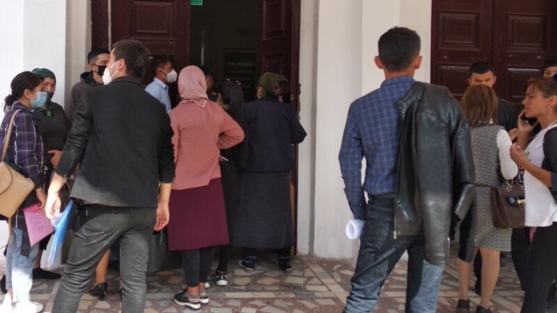 ЖАМУ жүздөн ашуун өзбекстандык студентти окуудан чыгарды