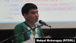 Surak-zhauap.kz сайтының авторы, программист Ербол Серікбай. Астана, 22 желтоқсан 2012 жыл.