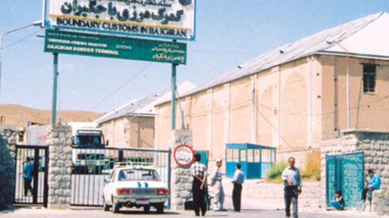 Türkmen hökümetiniň goňşy Eýrandaky hüjümler barada dymmagy ilatda howatyrlanma döredýär