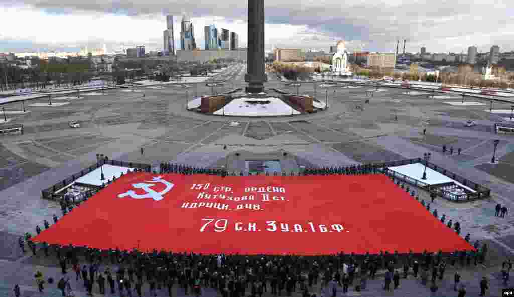 Russian Emergency Situations Ministry cadets hold a 1,056-square-meter replica of the Soviet Banner of Victory at the Poklonnaya Gora War Memorial Park in Moscow. (epa/Yury Kochetkov)