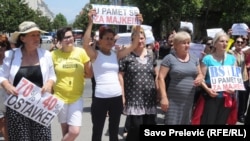 Протест матерей с тремя и более детьми в Подгорице. 29 июня 2017 года.