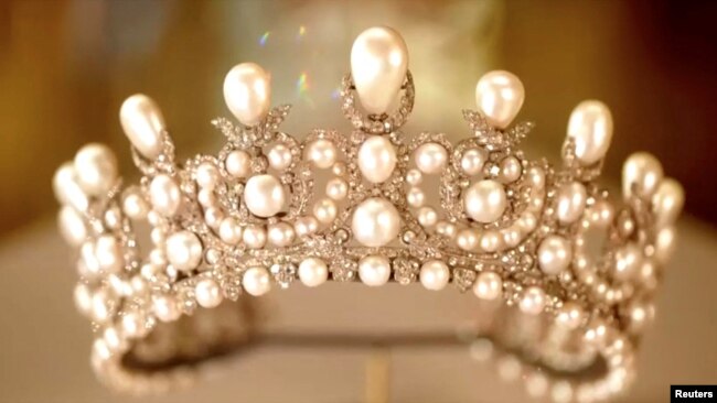 Një nga bizhuteritë e vjedhura nga Muzeu i Luvrit.