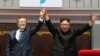 Президент Южной Кореи Мун Чжэ Ин (слева) и лидер КНДР Ким Чен Ын на встрече в Пхеньяне, 19 сентября 2018 года