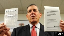 Directorul serviciului sănătate din Los Angeles anunță noul vaccin spray nasal „FluMist”